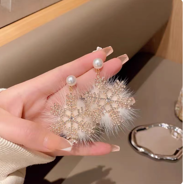 Rhinestone Plush Snowflake Pearl Earrings
