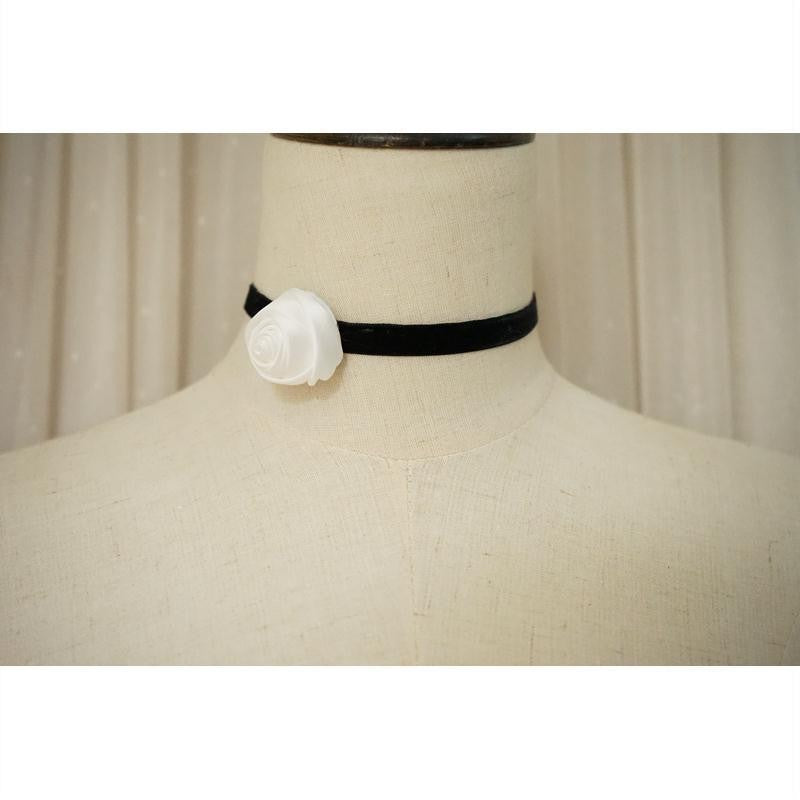 Hepburn Vintage Rose Flower Velvet Choker Collarbone Chain